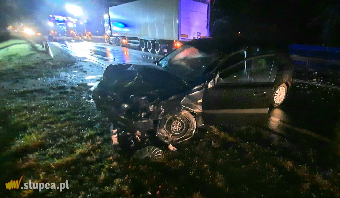 Wypadek na K92 w Słupcy. Dwie osoby w szpitalu ZDJĘCIA