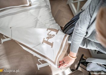 Pledy i koce – jak ocieplić nimi wnętrze i siebie podczas wypoczynku?
