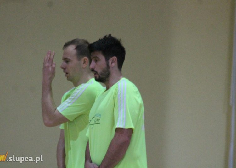 SLHPN. Liderzy nie zwalniają tempa