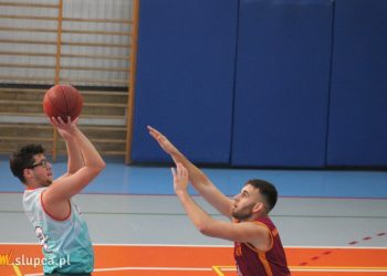 Grom Trzeciego Wieku przeskoczył Foto Intro