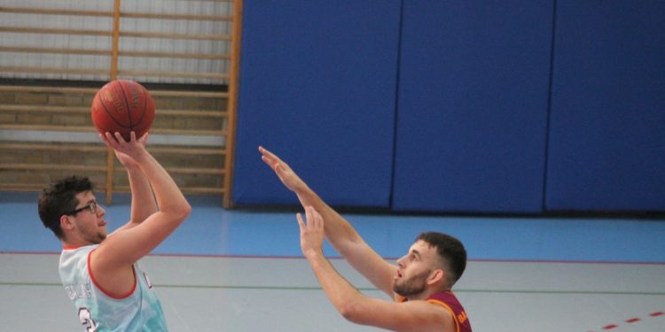 Grom Trzeciego Wieku przeskoczył Foto Intro