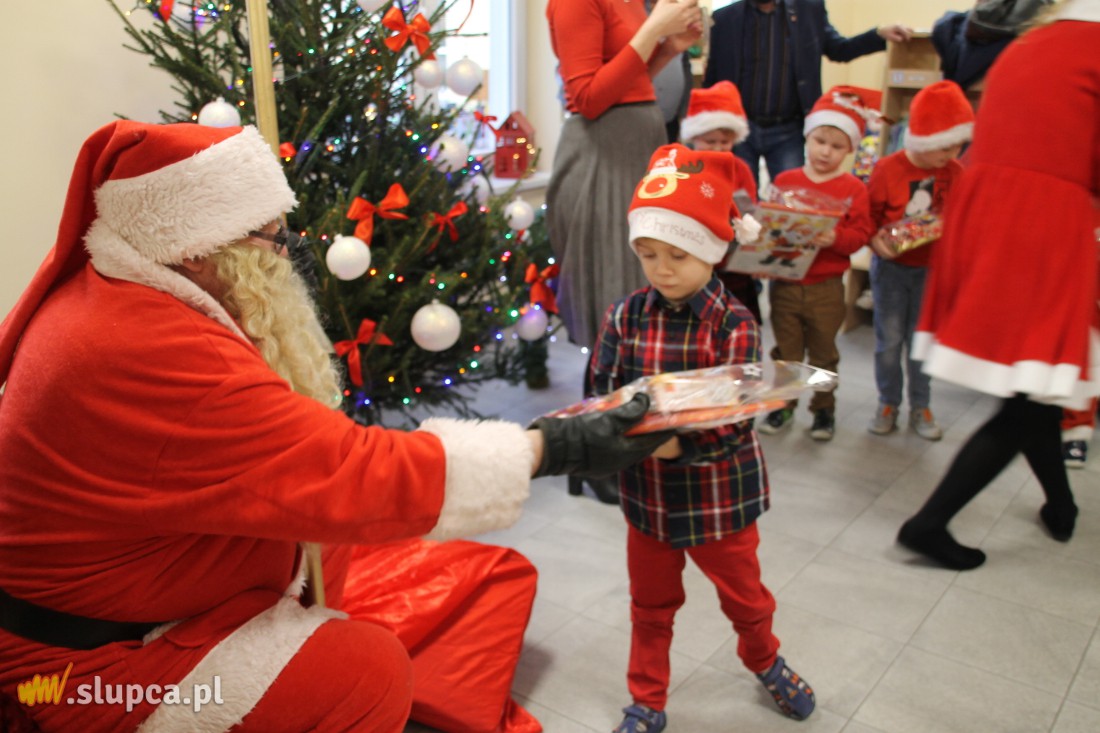 Łukom: Mikołaj rozdawał prezenty