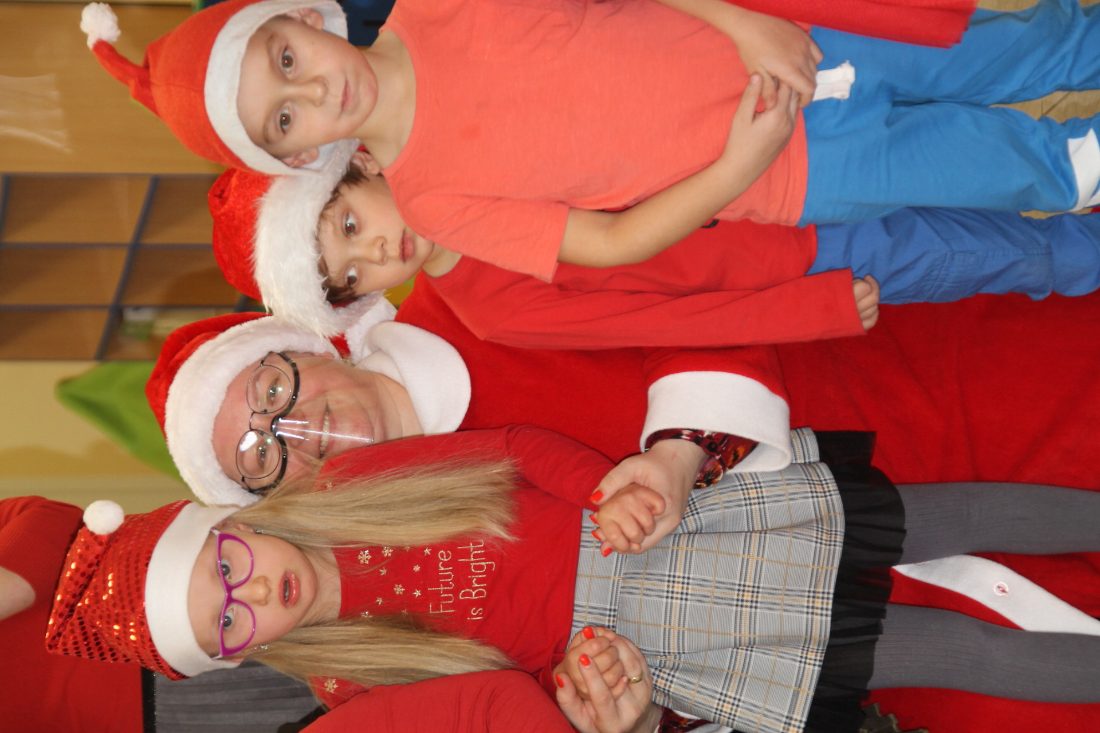 Łukom: Mikołaj rozdawał prezenty