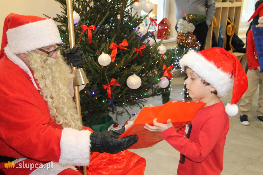 Łukom: Mikołaj rozdawał prezenty