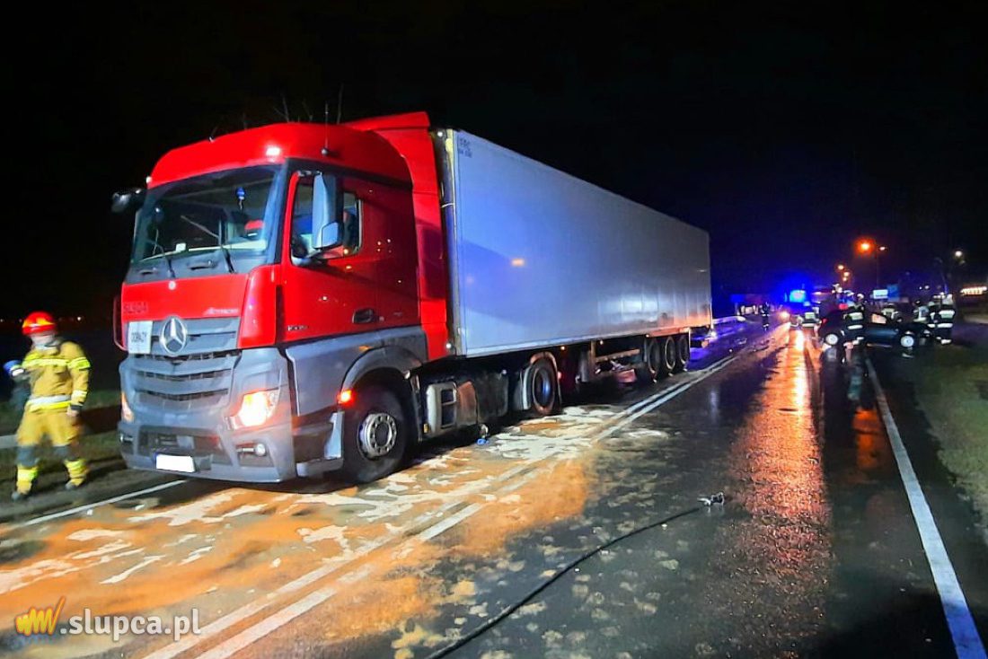 Wypadek na K92 w Słupcy. Dwie osoby w szpitalu ZDJĘCIA