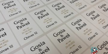 Druk zaproszeń - jaki papier wybrać? O czym pamiętać projektując zaproszenie? Rodzaje papierów ozdobnych dla zaproszeń na ślub, eventy, otwarcia i inne