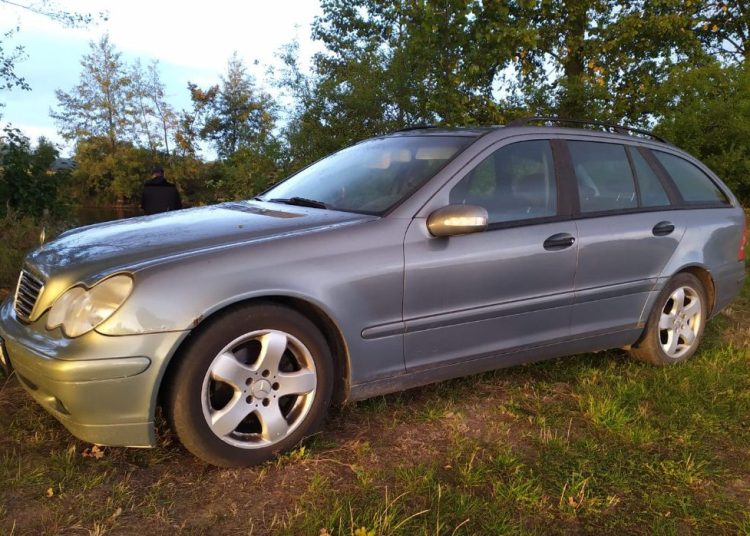 Ukradli Mercedesa. Z zamkniętego garażu