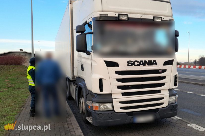 Naczepa widmo. Bez badań, bez numeru, bez certyfikatu