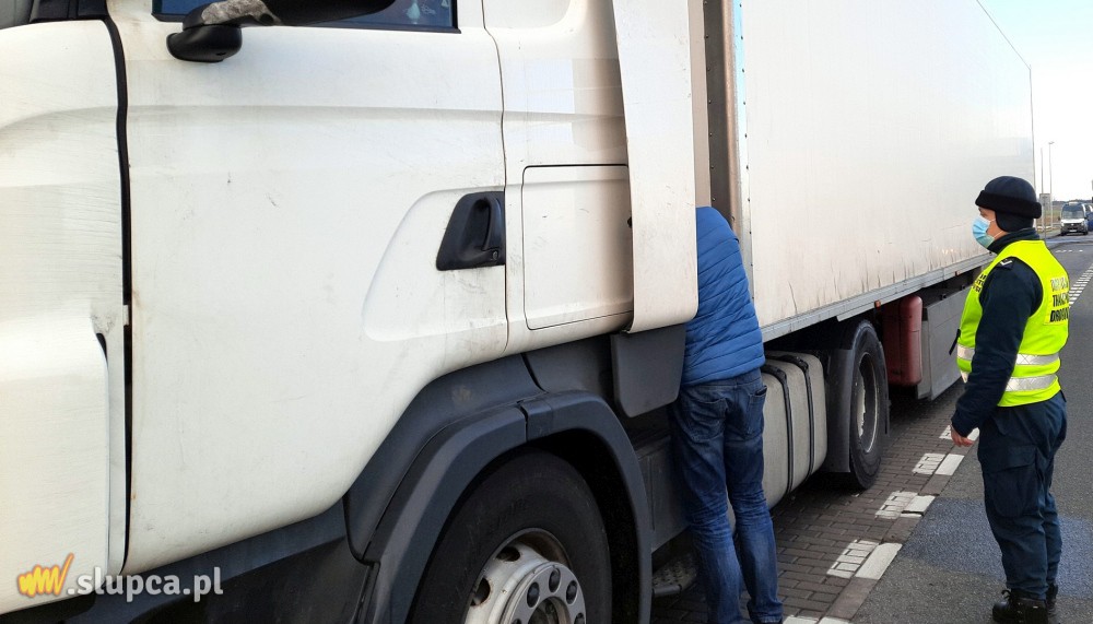 Naczepa widmo. Bez badań, bez numeru, bez certyfikatu