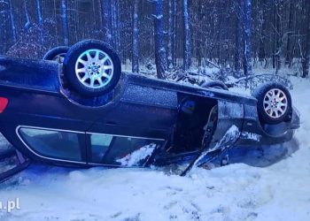 Dachował w Ostrowie