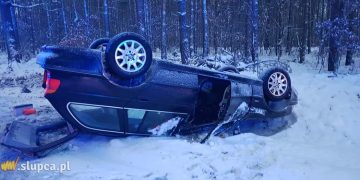 Dachował w Ostrowie