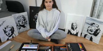 Malowaniem pomaga innym