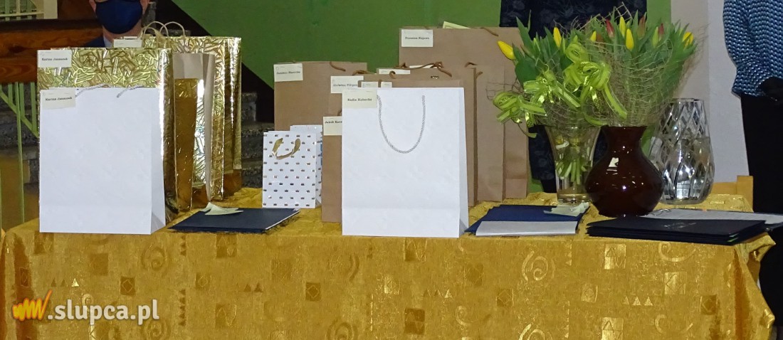 Najlepsi uczniowie Trójki odebrali stypendia