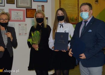 Najlepsi uczniowie Trójki odebrali stypendia