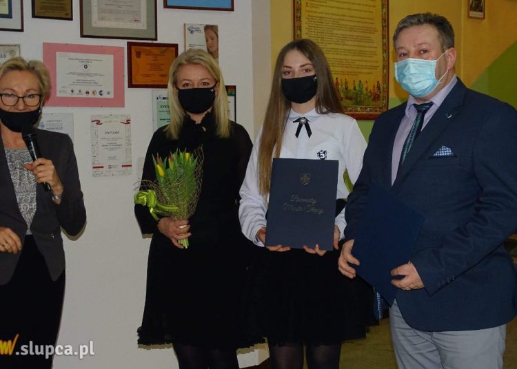 Najlepsi uczniowie Trójki odebrali stypendia