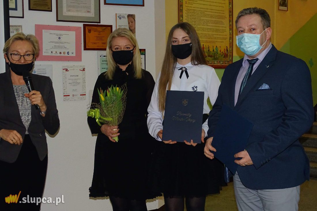 Najlepsi uczniowie Trójki odebrali stypendia
