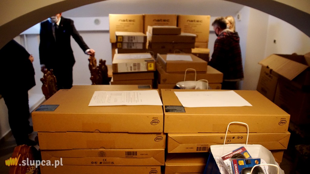 Ponad 100 laptopów trafiło do szkół w powiecie