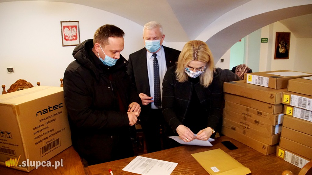 Ponad 100 laptopów trafiło do szkół w powiecie