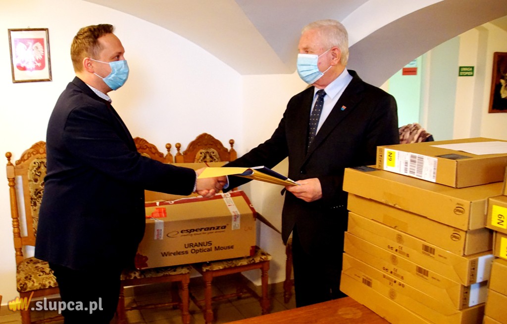 Ponad 100 laptopów trafiło do szkół w powiecie