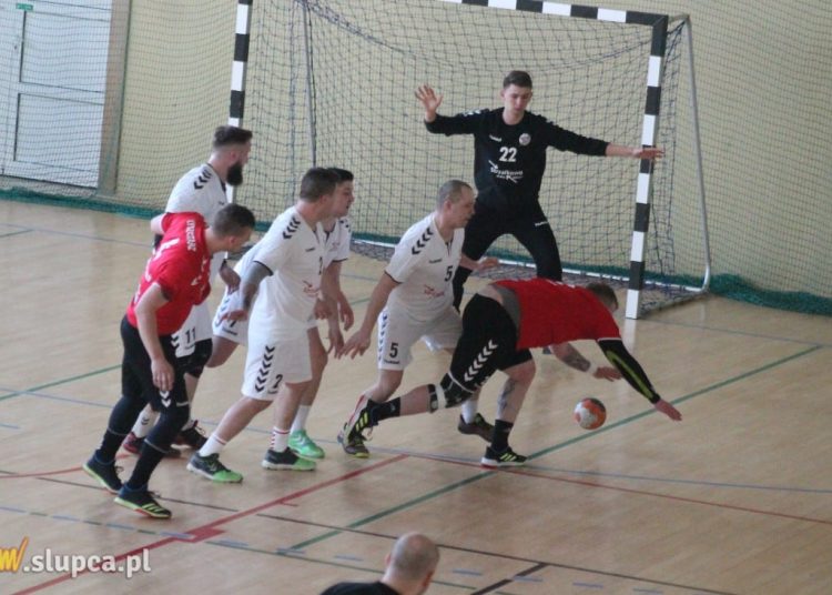 Lider przegrywa w Strzałkowie