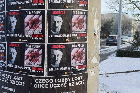 Kontrowersyjne plakaty w Słupcy. „Muszą zniknąć”