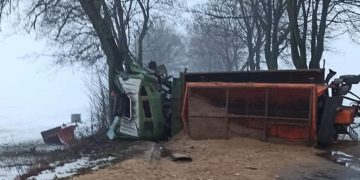 Piaskarka zablokowała drogę ZDJĘCIA