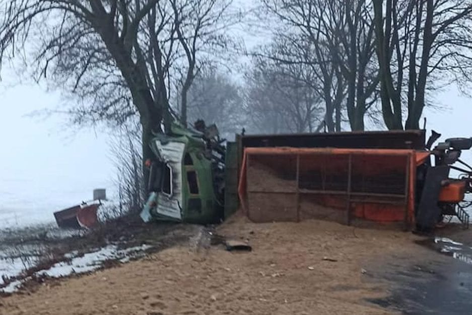 Piaskarka zablokowała drogę ZDJĘCIA