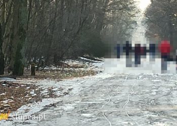 Zwróciła uwagę matce z dzieckiem. Dostała pięścią w głowę