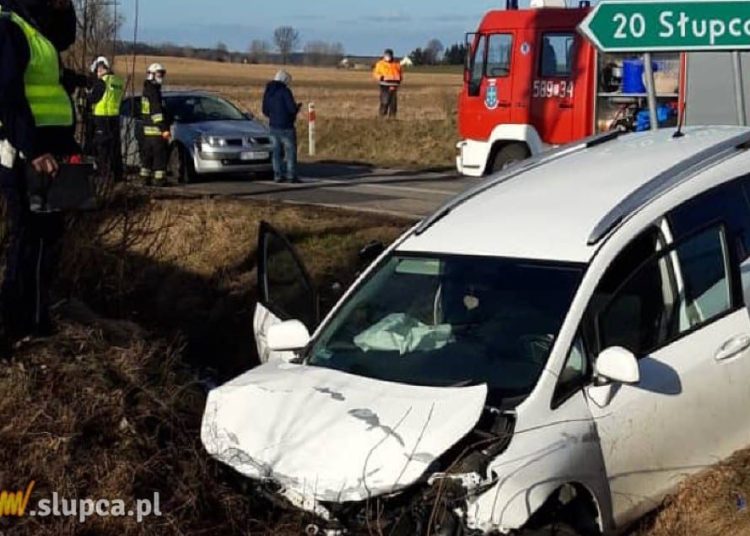 Groźnie w Sierniczu. Zderzenie na skrzyżowaniu ZDJĘCIA
