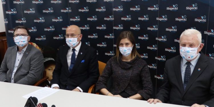 Zarząd powiatu: Patrzcie nam na ręce, ale nie paraliżujcie