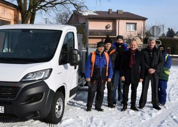 Nowy samochód dla gminnej brygady