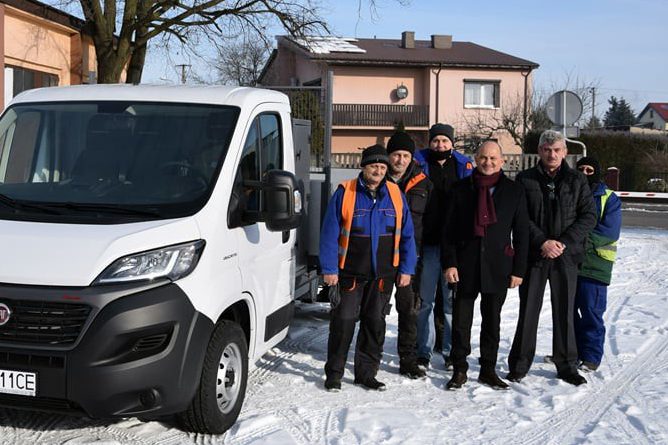 Nowy samochód dla gminnej brygady