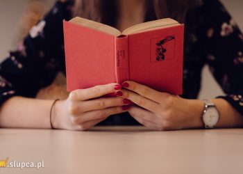 Zegarek w Twoim stylu? Sprawdź, jak nosić damskie zegarki Zeppelin!