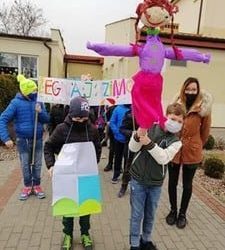 W Kowalewie dzieci powitały wiosnę