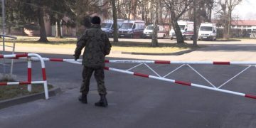 Wszystkie łóżka w szpitalu zajęte. Chorują coraz młodsi