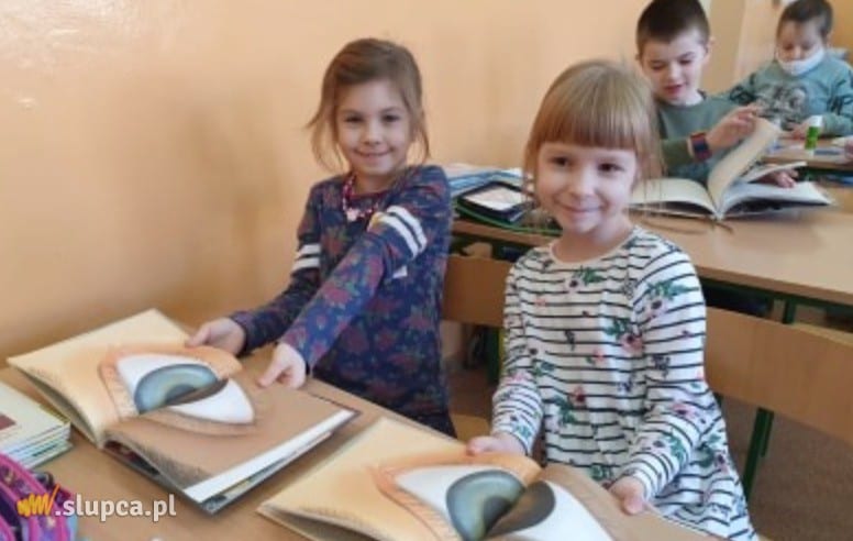 Uczniowie Jedynki pasowani na czytelników