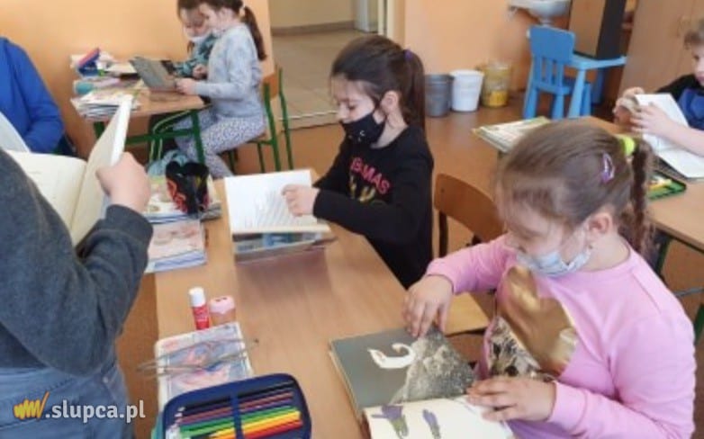 Uczniowie Jedynki pasowani na czytelników