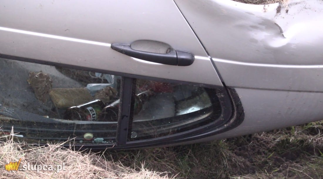 Dachowanie o poranku. 3 osoby w szpitalu ZDJĘCIA