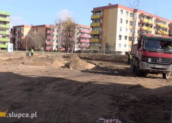 Budują boisko na osiedlu Niepodległości