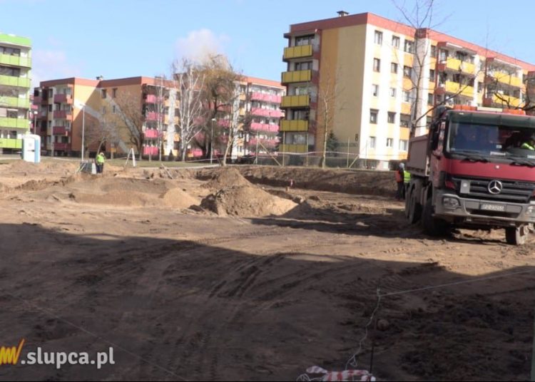 Budują boisko na osiedlu Niepodległości