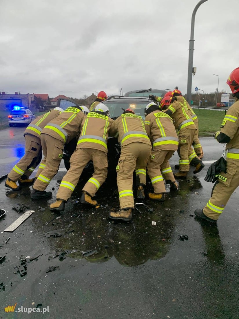 Wypadek w Wólce. Droga była zablokowana
