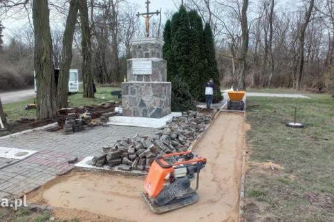 Trwają prace przy Pomniku Powstańców Styczniowych