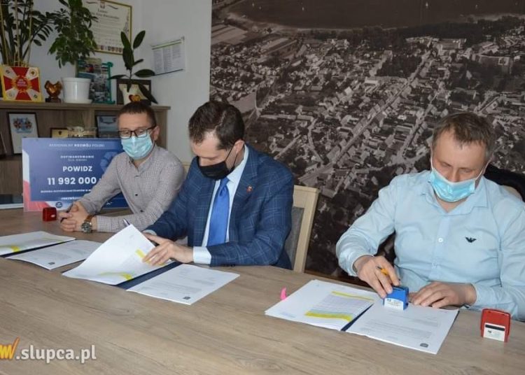 Oczyszczalnia ścieków za 18 mln zł. Podpisali umowę