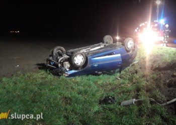 Wypadł z drogi i dachował ZDJĘCIA