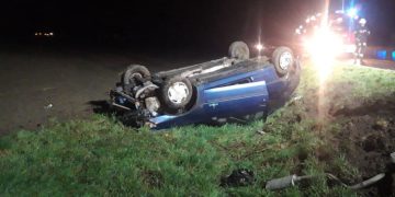 Wypadł z drogi i dachował ZDJĘCIA