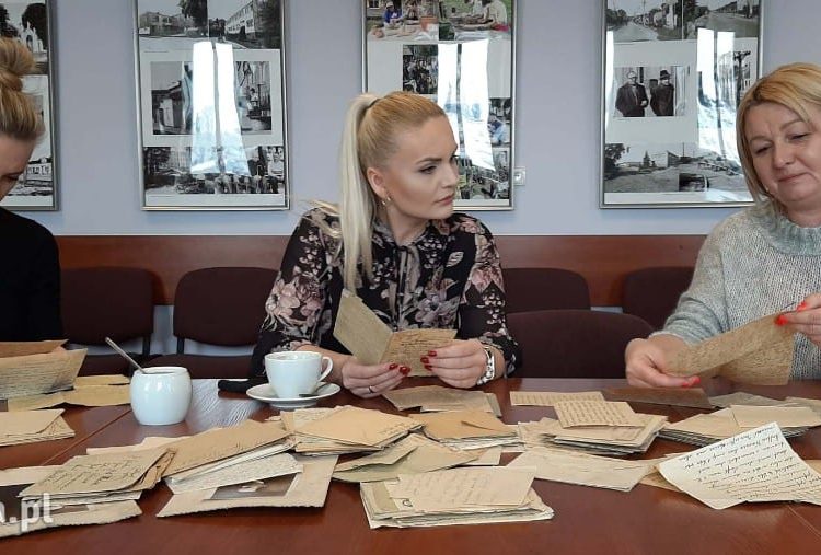 Tłumaczą listy z czasów okupacji