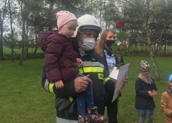 Spotkanie ze strażakami u „Małych Odkrywców”