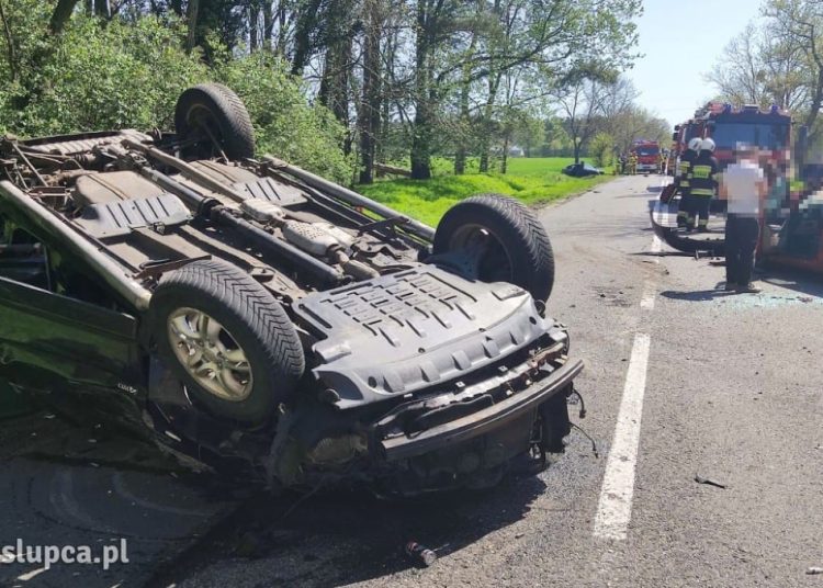 Zderzyły się trzy auta. Wezwano śmigłowiec  ZDJĘCIA