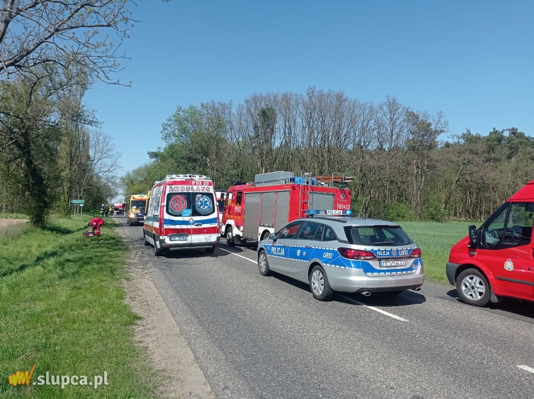 Zderzyły się trzy auta. Wezwano śmigłowiec  ZDJĘCIA