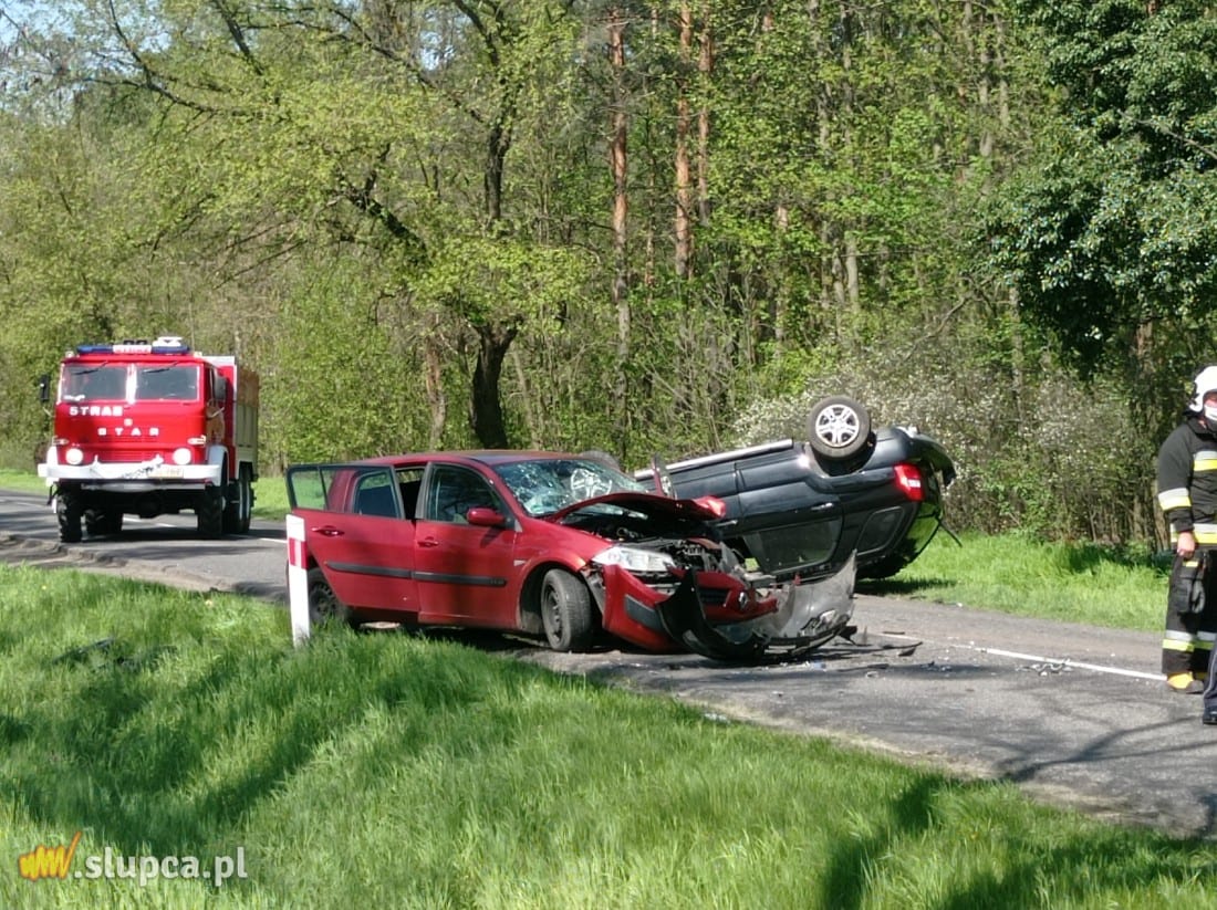Zderzyły się trzy auta. Wezwano śmigłowiec  ZDJĘCIA